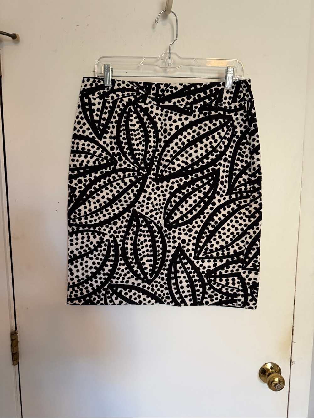 Ann Taylor Factory Black and White Printed Pencil Skirt | 6